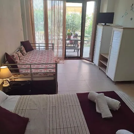 Maisonette In Paradisos
